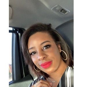 Meet your Posher, Dominique